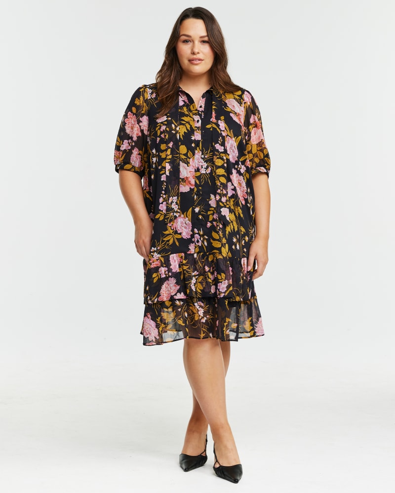 Front of a model wearing a size 16W Marabella Dress in Print by Estelle. | dia_product_style_image_id:344478
